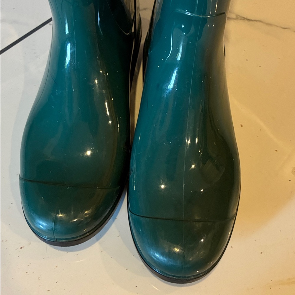 UGG pine green Glossy Mid-Calf Rain Boot with Branded Button 10 sienna boot - Picture 6 of 10